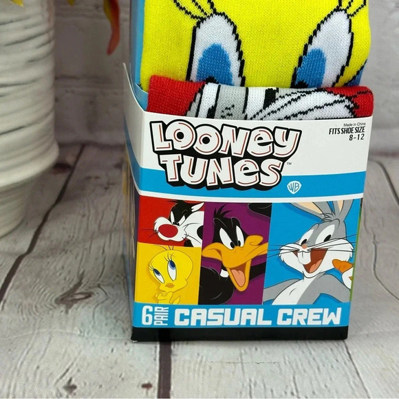 looney tunes casual crew socks bugs bunny daffy duck tweety bird marvin - Picture 2 of 8